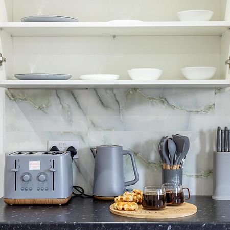 Rnm - Upgraded Business Stay For Travelling Contractors, All Amenities, Private Access Entire Place, Kitchen & Washroom, Smart Tv, Easy Access, Parking Nearby Cradley Heath Dış mekan fotoğraf
