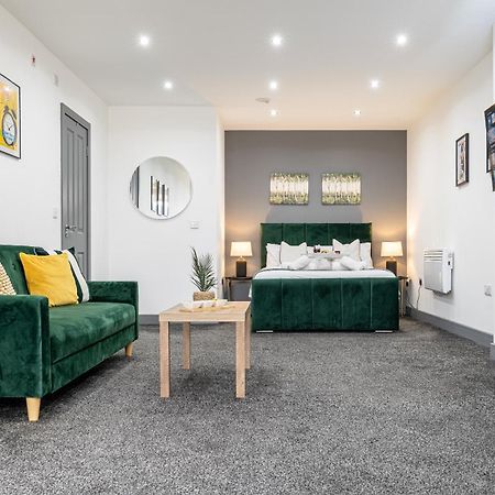 Rnm - Upgraded Business Stay For Travelling Contractors, All Amenities, Private Access Entire Place, Kitchen & Washroom, Smart Tv, Easy Access, Parking Nearby Cradley Heath Dış mekan fotoğraf