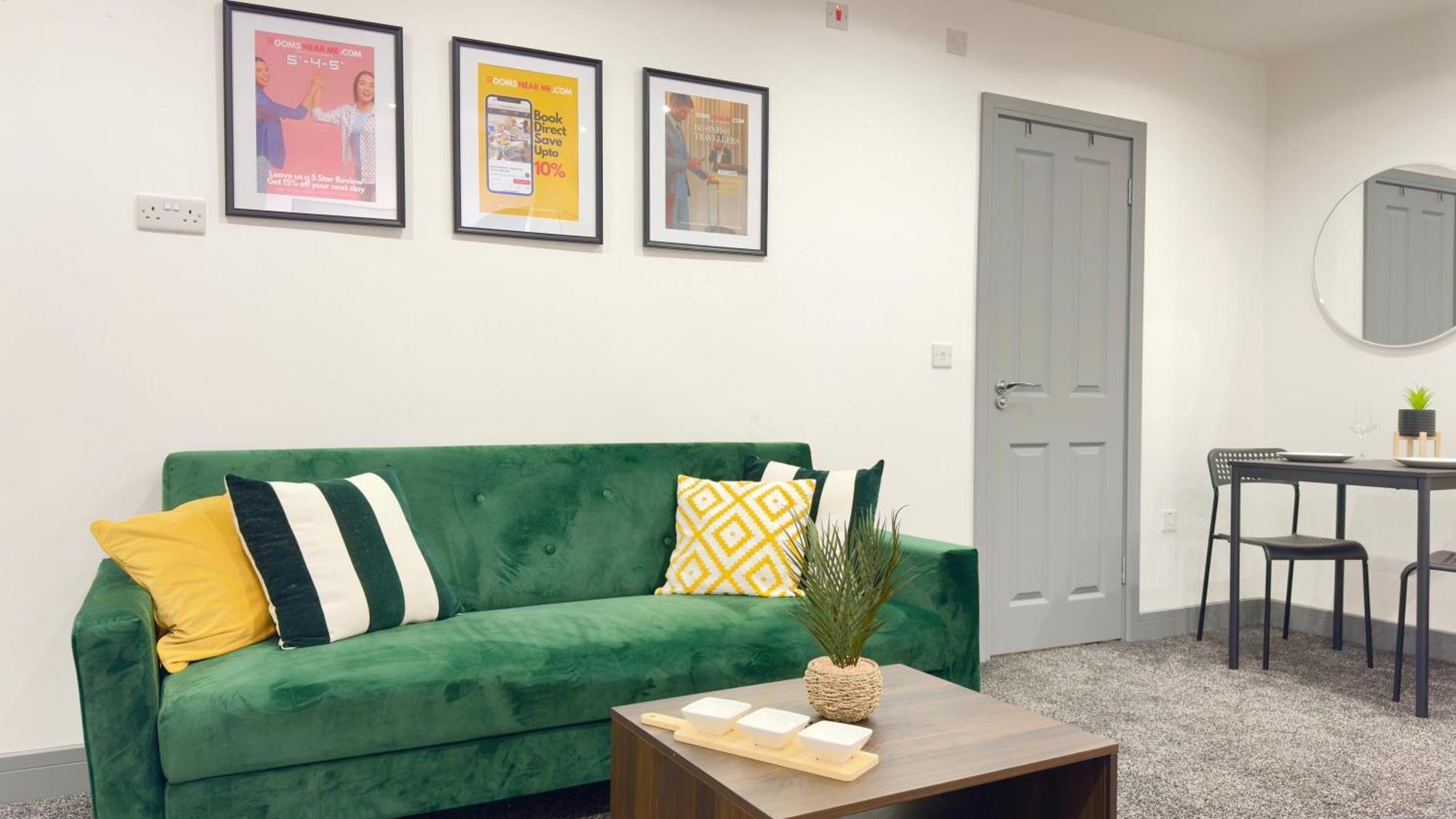 Rnm - Upgraded Business Stay For Travelling Contractors, All Amenities, Private Access Entire Place, Kitchen & Washroom, Smart Tv, Easy Access, Parking Nearby Cradley Heath Dış mekan fotoğraf