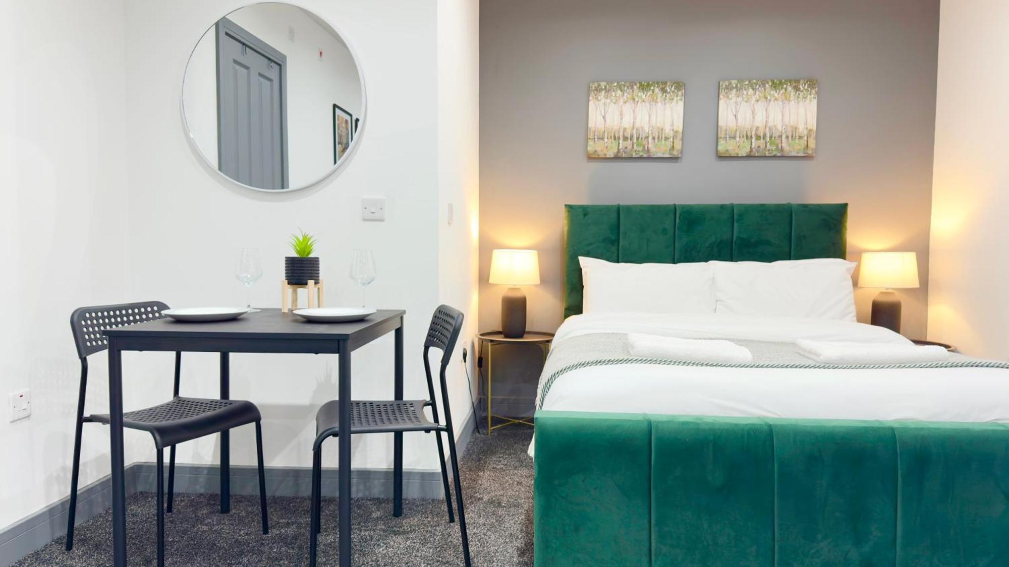 Rnm - Upgraded Business Stay For Travelling Contractors, All Amenities, Private Access Entire Place, Kitchen & Washroom, Smart Tv, Easy Access, Parking Nearby Cradley Heath Dış mekan fotoğraf