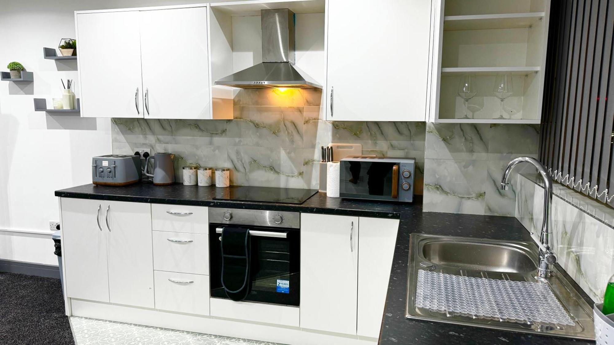 Rnm - Upgraded Business Stay For Travelling Contractors, All Amenities, Private Access Entire Place, Kitchen & Washroom, Smart Tv, Easy Access, Parking Nearby Cradley Heath Dış mekan fotoğraf