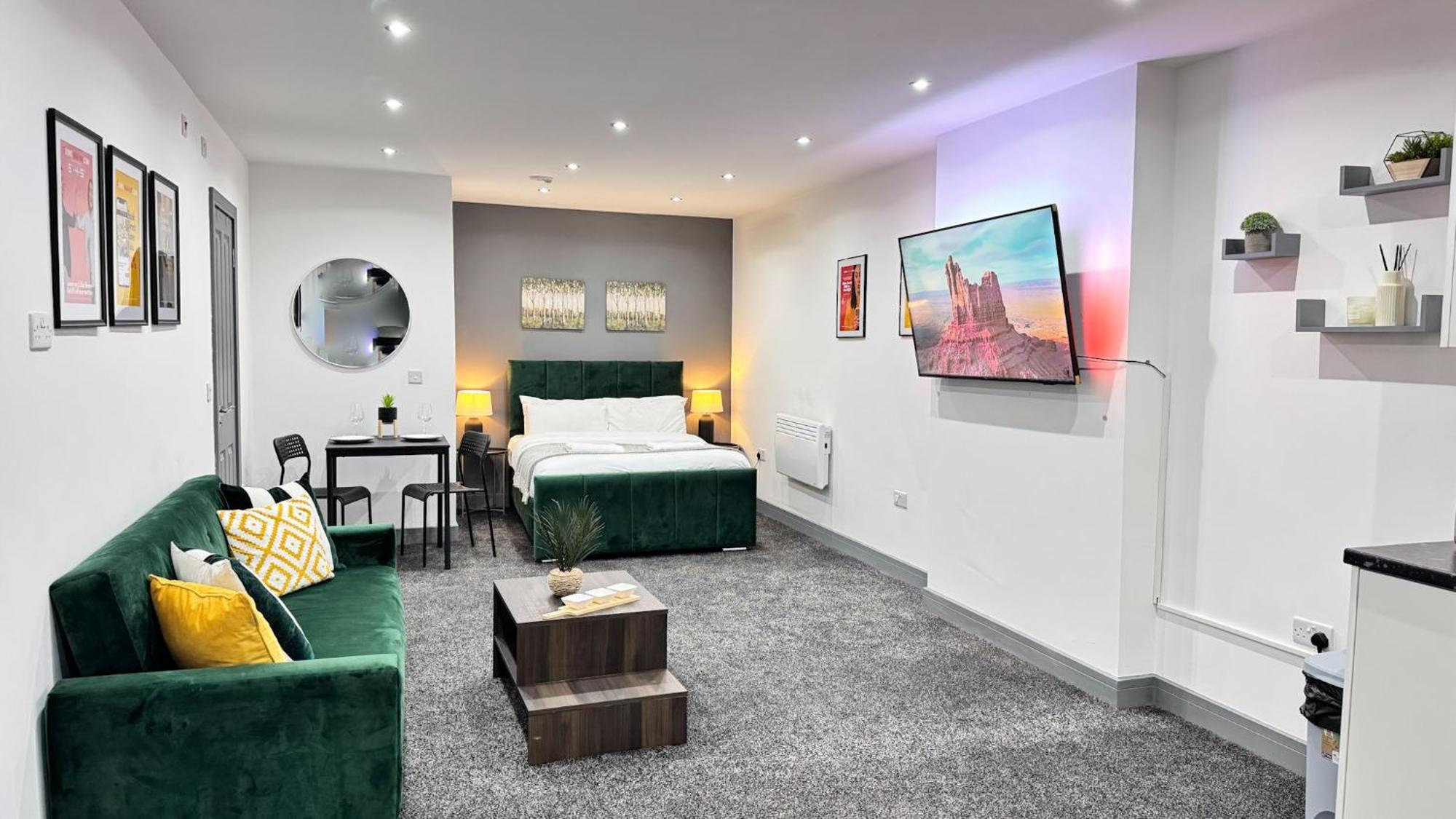 Rnm - Upgraded Business Stay For Travelling Contractors, All Amenities, Private Access Entire Place, Kitchen & Washroom, Smart Tv, Easy Access, Parking Nearby Cradley Heath Dış mekan fotoğraf