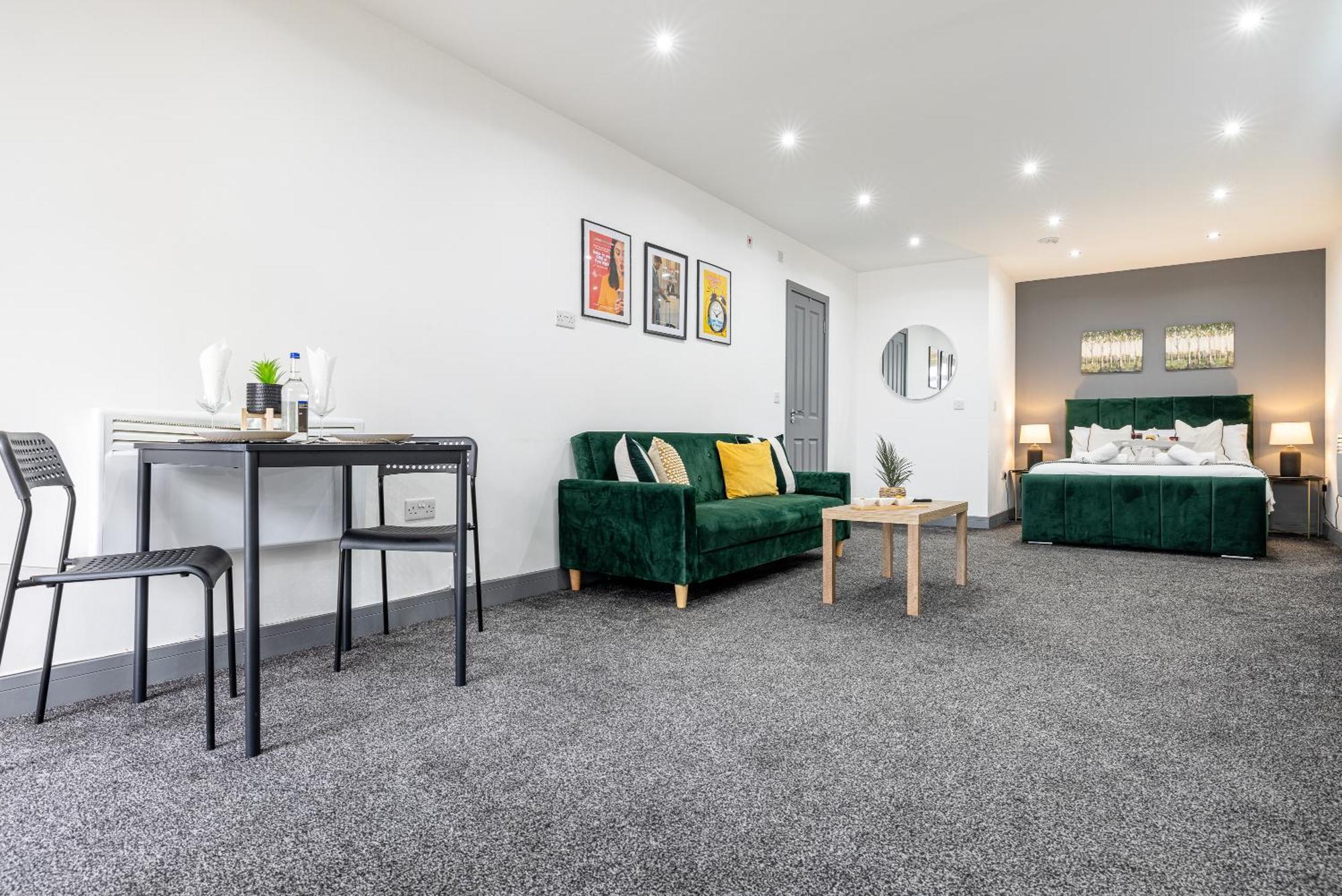 Rnm - Upgraded Business Stay For Travelling Contractors, All Amenities, Private Access Entire Place, Kitchen & Washroom, Smart Tv, Easy Access, Parking Nearby Cradley Heath Dış mekan fotoğraf