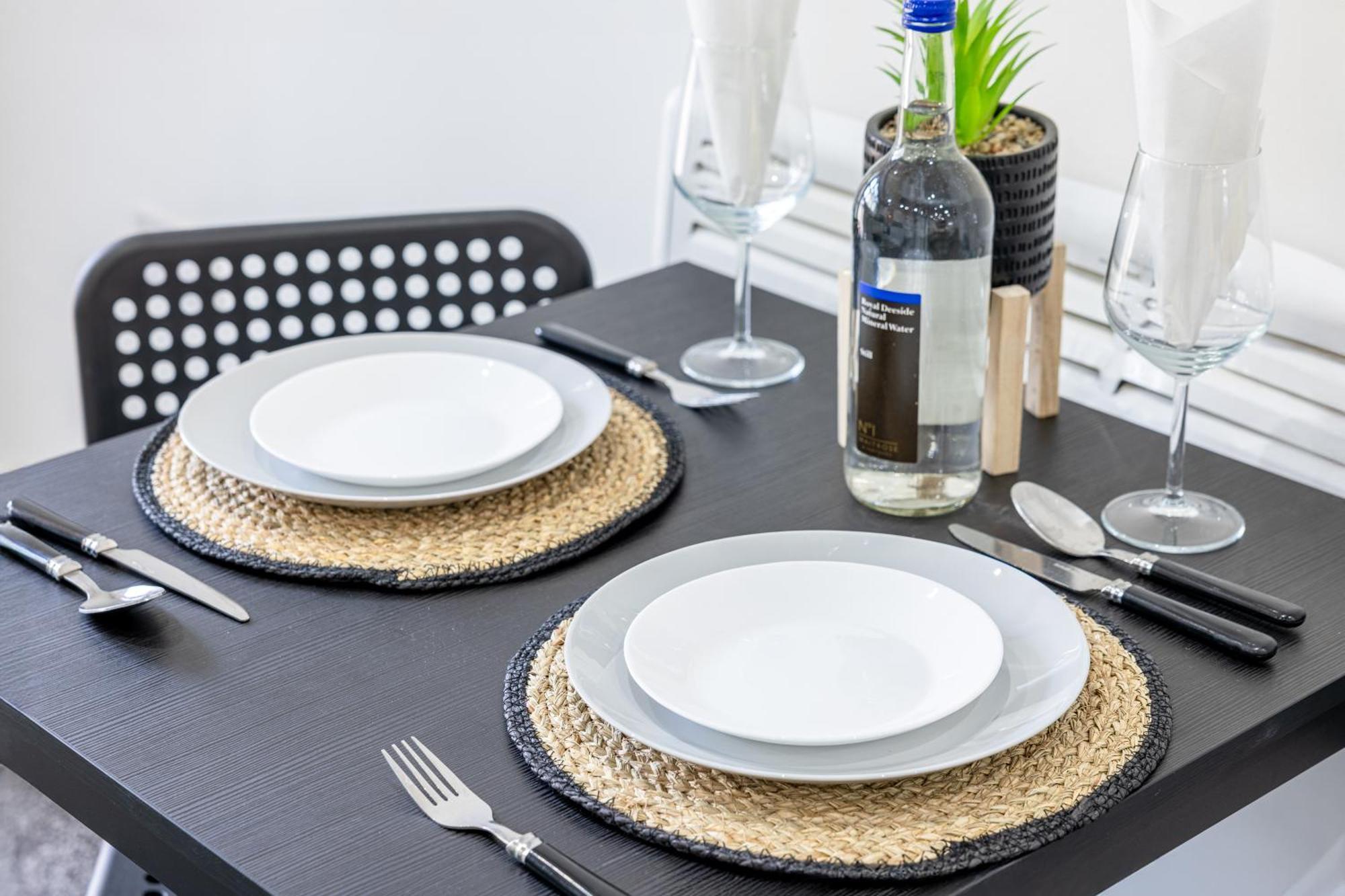 Rnm - Upgraded Business Stay For Travelling Contractors, All Amenities, Private Access Entire Place, Kitchen & Washroom, Smart Tv, Easy Access, Parking Nearby Cradley Heath Dış mekan fotoğraf