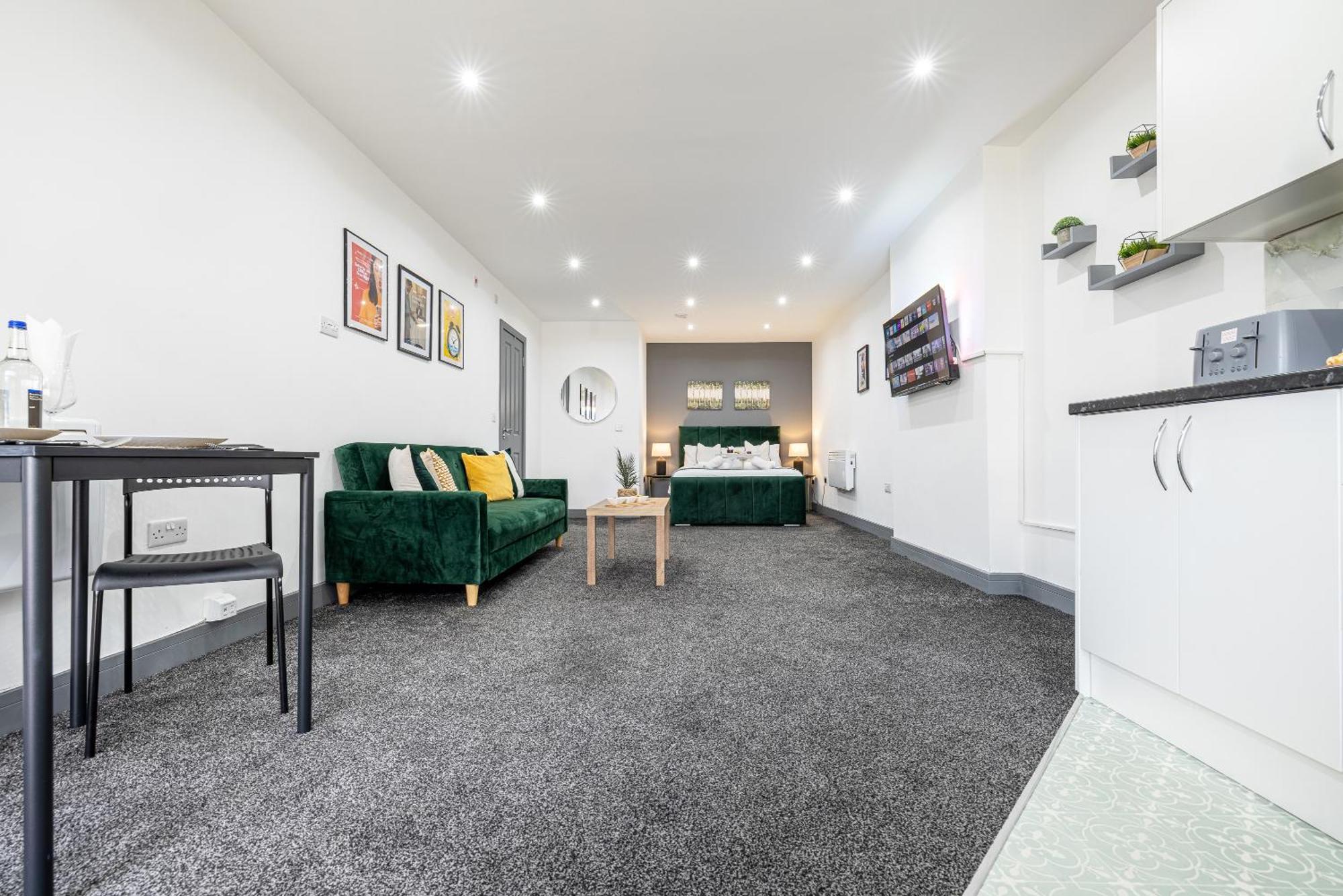 Rnm - Upgraded Business Stay For Travelling Contractors, All Amenities, Private Access Entire Place, Kitchen & Washroom, Smart Tv, Easy Access, Parking Nearby Cradley Heath Dış mekan fotoğraf