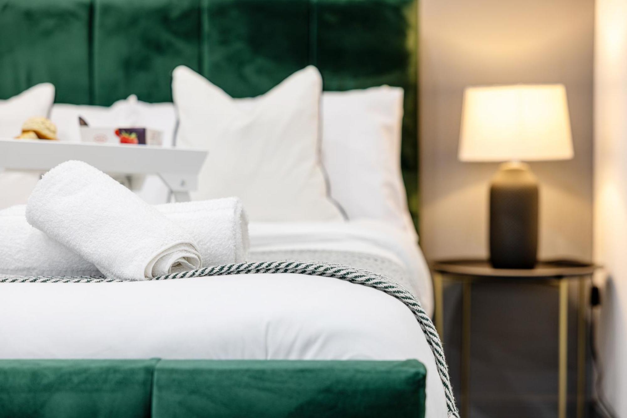 Rnm - Upgraded Business Stay For Travelling Contractors, All Amenities, Private Access Entire Place, Kitchen & Washroom, Smart Tv, Easy Access, Parking Nearby Cradley Heath Dış mekan fotoğraf
